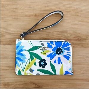 Kate Spade Lucy Spade Flower Floral
Small L-zip Wristlet # KK935